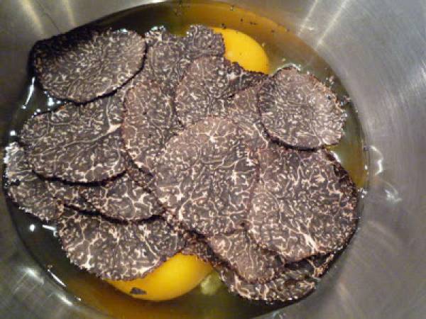 Omelette aux truffes à la française - Préparation etape 1