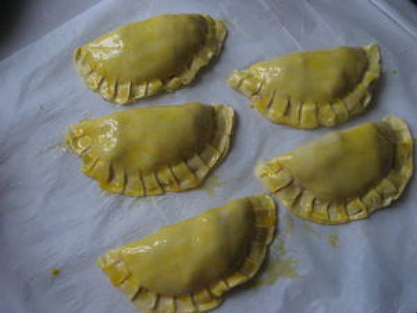 CHAUSSONS À LA VIANDE, PRUNEAU HERBES FRAICHES ET POIVRE À QUEUE - Préparation etape 5