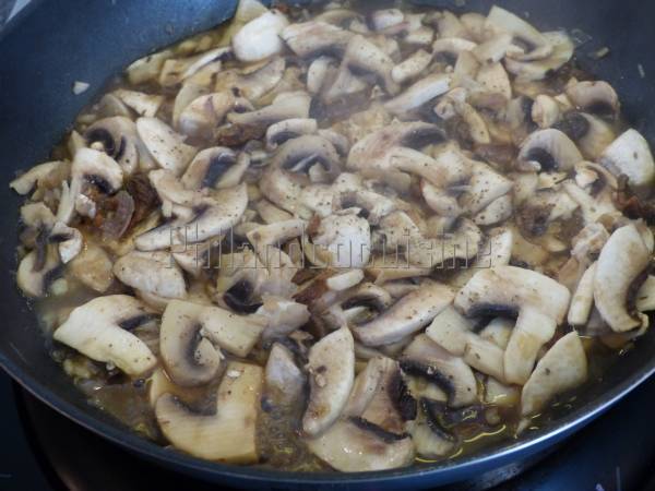 Terrine de poulet aux champignons - Préparation etape 2