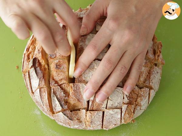 Pain hérisson à effeuiller, au Cantal - tomates séchées - pesto - Préparation etape 3