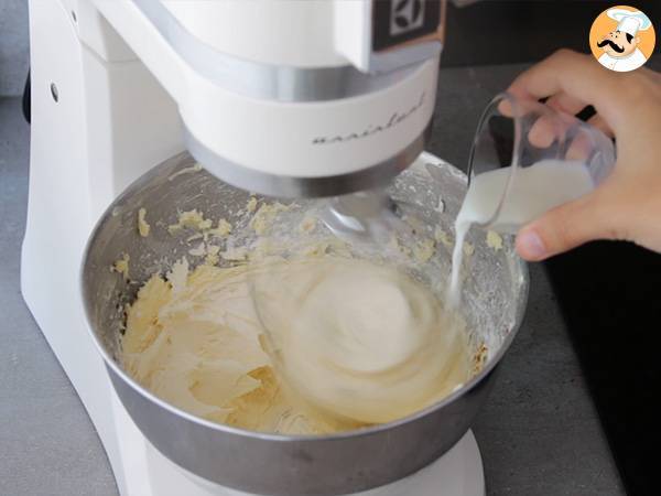 Gâteau en pâte à sucre PtitChef pas à pas et en video - Préparation etape 9