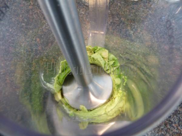 Pâtes sauce à l'avocat, amande, parmesan et basilic - Préparation etape 2