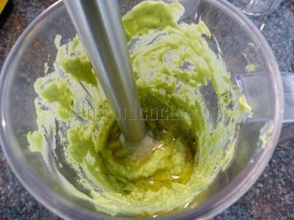Pâtes sauce à l'avocat, amande, parmesan et basilic - Préparation etape 4