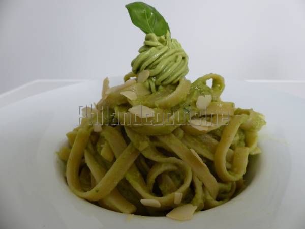 Pâtes sauce à l'avocat, amande, parmesan et basilic - Préparation etape 8