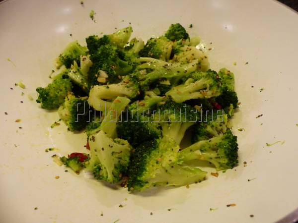 Brocoli sauté à l'ail et aux graines de sésame et de chia - Préparation etape 6