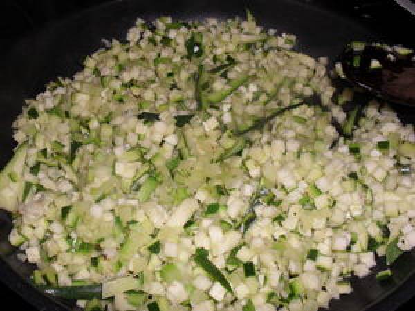 COCOTTE DE SAUMON SUR LIT DE COURGETTE - Préparation etape 1