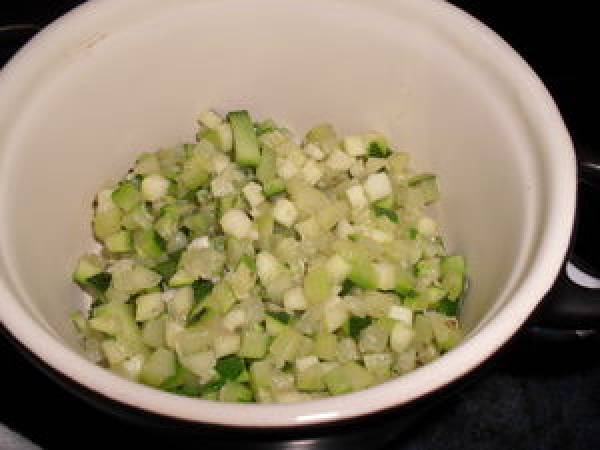 COCOTTE DE SAUMON SUR LIT DE COURGETTE - Préparation etape 2