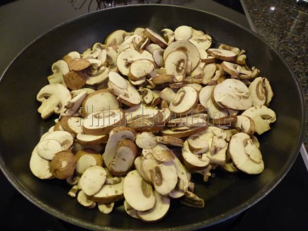 Flan aux champignons et au parmesan - Préparation etape 1