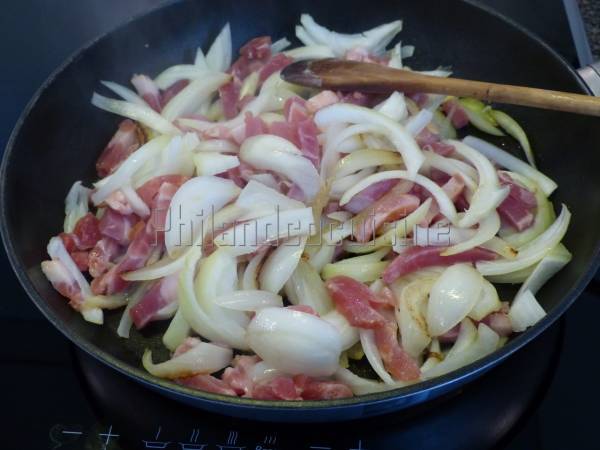 Quiche à la cancoillotte, pommes de terre et lardons - Préparation etape 1