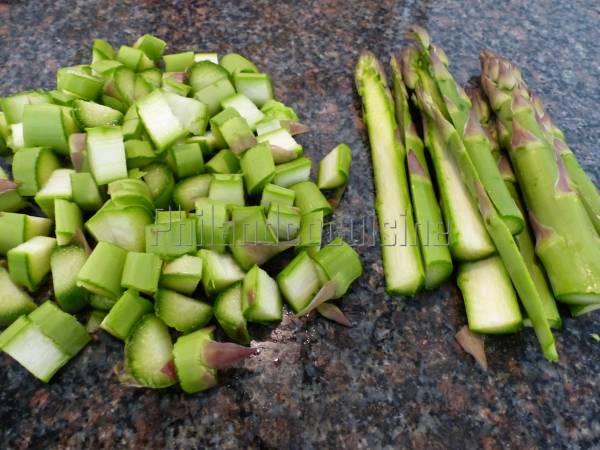 Flan d'asperges au parmesan et aux amandes - Préparation etape 1