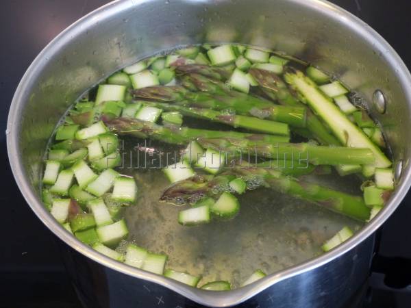 Flan d'asperges au parmesan et aux amandes - Préparation etape 2