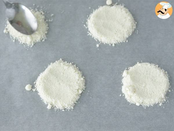 Chips de parmesan aux herbes et épices - Préparation etape 1