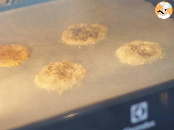 Chips de parmesan aux herbes et épices - Préparation etape 3