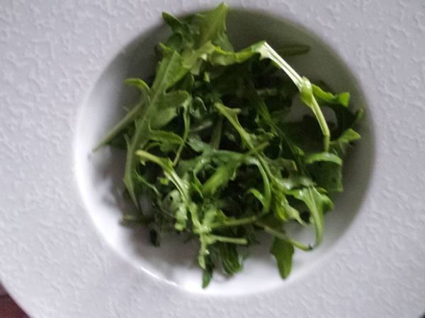 Salade roquette, tomate, avocat, fraise - Préparation etape 5