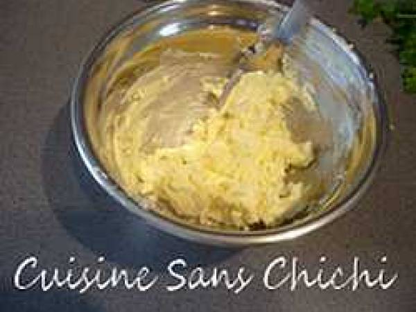 Champignons de Paris farcis aux herbes fraîches. - Préparation etape 2