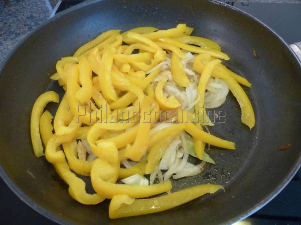 Tarte soleil aux poivrons, chorizo et feta - Préparation etape 1