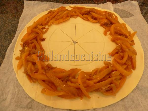 Tarte soleil aux poivrons, chorizo et feta - Préparation etape 6