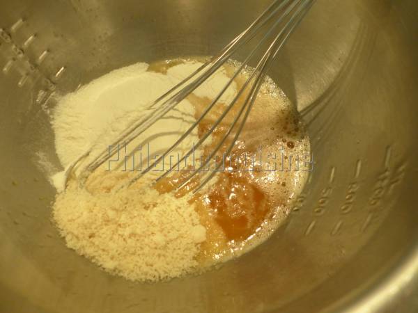 Flognarde aux pêches et aux amandes - Préparation etape 1