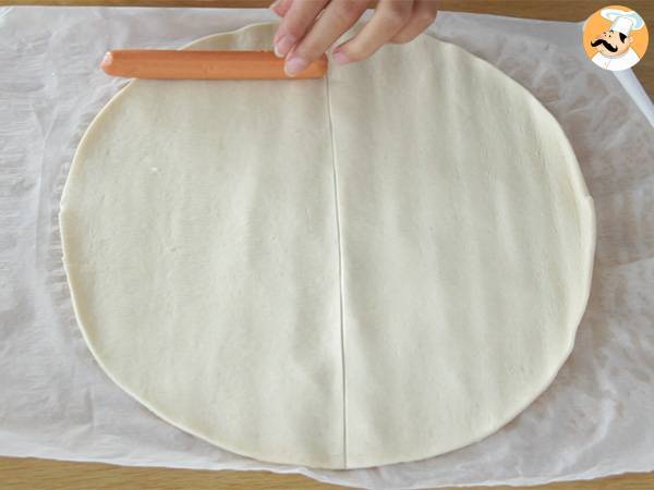 Fleurs feuilletées aux knackis - Préparation etape 1