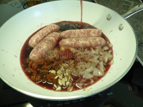 Diots de Savoie sauce aux tomates séchées et au vin rouge - Préparation etape 2