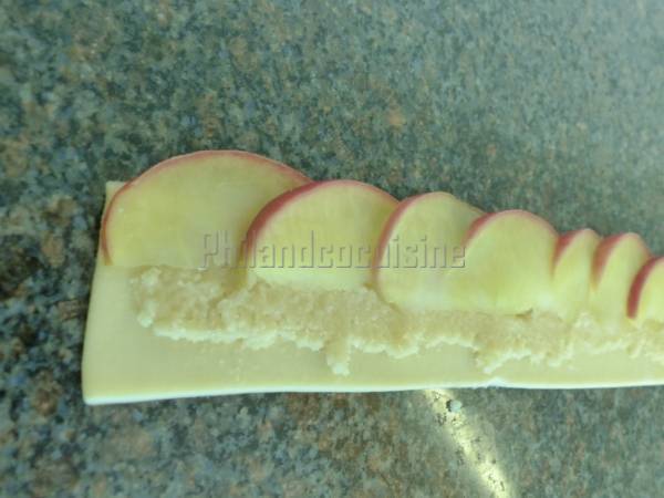 Roses feuilletées aux pommes et à la crème d'amande - Préparation etape 4