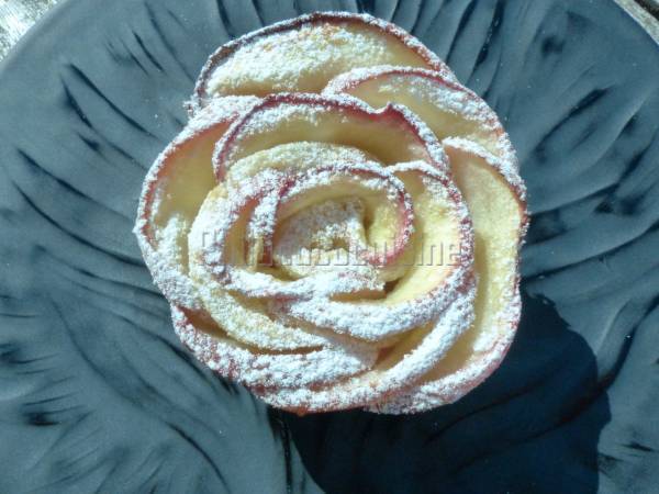 Roses feuilletées aux pommes et à la crème d'amande - Préparation etape 10