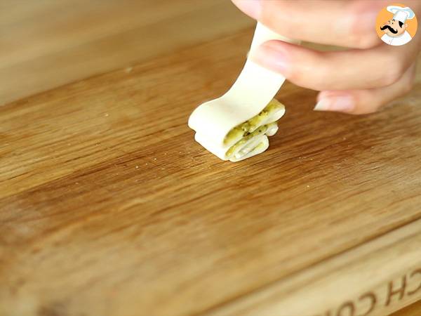 Sapins feuilletés au pesto pour l'apéritif de Noël - Préparation etape 3