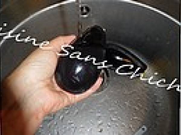 Pâtes siciliennes aux aubergines, tomates et ricotta - Préparation etape 1