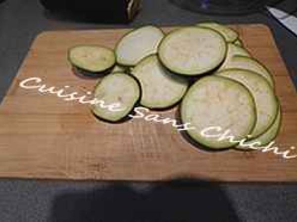 Pâtes siciliennes aux aubergines, tomates et ricotta - Préparation etape 2