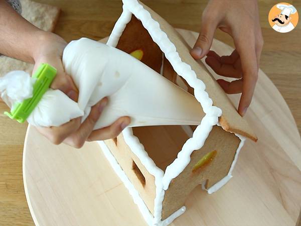 Maison en pain d'épices pour Noël - Préparation etape 9