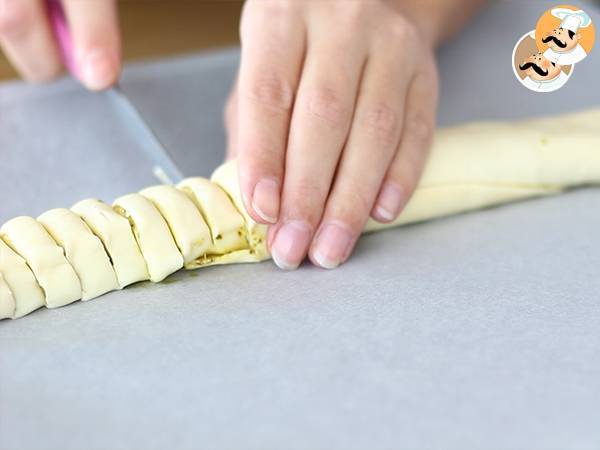 Couronne feuilletée au pesto pour l'apéritif - Préparation etape 2