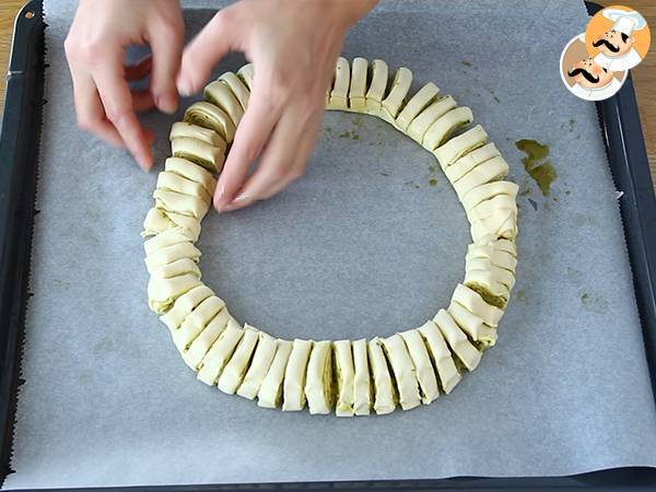Couronne feuilletée au pesto pour l'apéritif - Préparation etape 3