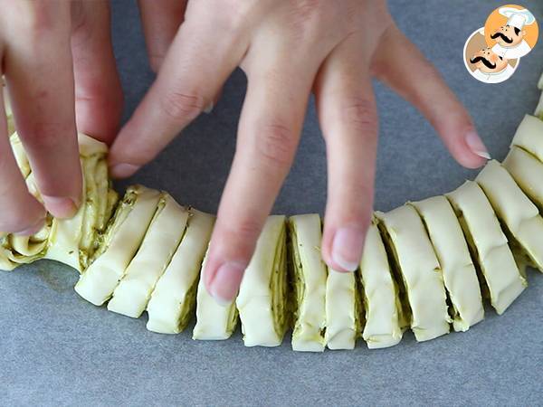 Couronne feuilletée au pesto pour l'apéritif - Préparation etape 4