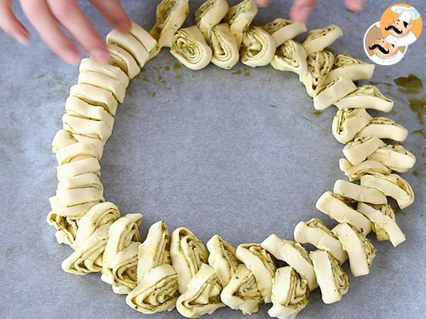 Couronne feuilletée au pesto pour l'apéritif - Préparation etape 5