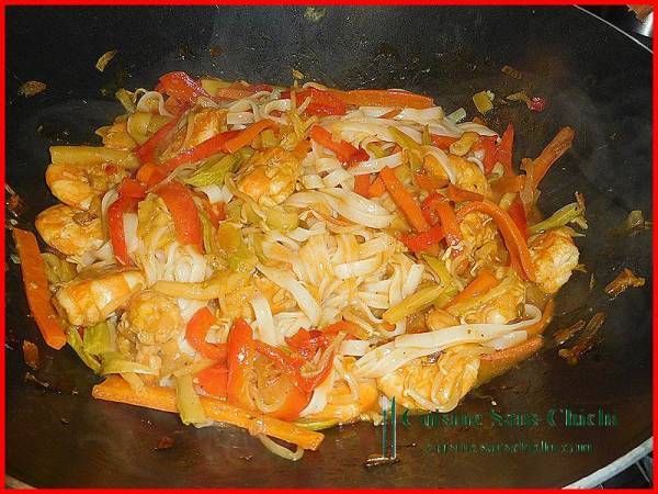 Nouilles sautées au wok, crevettes marinées et petits légumes croquants. - Préparation etape 13