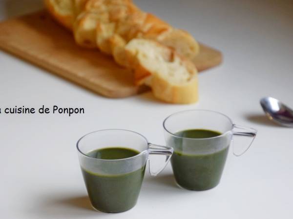 Soupe aux orties parfumée au bleu de chèvre - Préparation etape 1