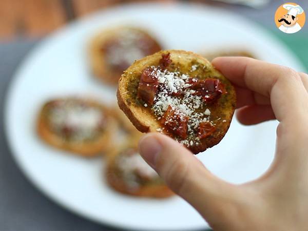 Toasts pesto, parmesan et tomates séchées - Préparation etape 3