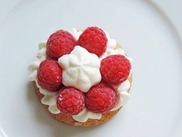 Étages de framboises, de dacquoises et chantilly - Préparation etape 2