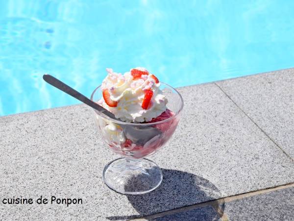 Glace à la fraise parfumée à la liqueur de basilic - Préparation etape 2