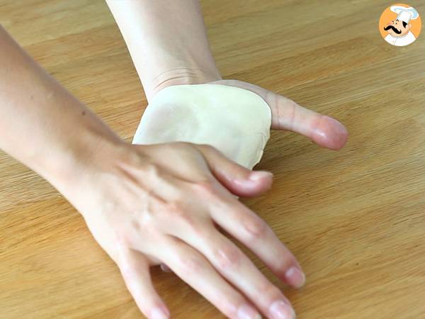 Cornes de gazelle, la recette expliquée pas à pas - Préparation etape 3