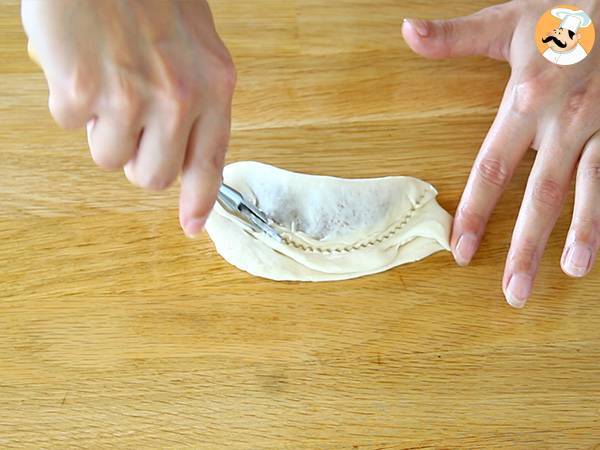 Cornes de gazelle, la recette expliquée pas à pas - Préparation etape 6