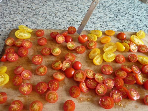 Tarte super facile aux tomates cerises et à la mozzarella - Préparation etape 1