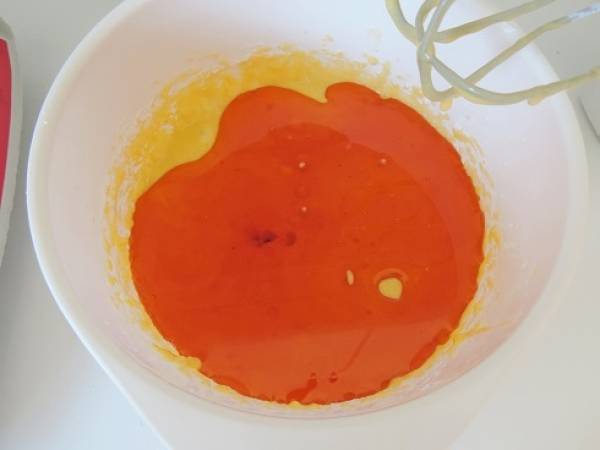 Gâteau yaourt aux pommes et raisins parfumé au rhum (de Guyane) - Préparation etape 1