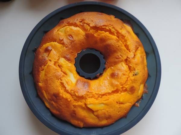 Gâteau yaourt aux pommes et raisins parfumé au rhum (de Guyane) - Préparation etape 3