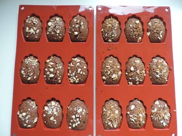 Financier au chocolat garni d'amande et de pralin - Préparation etape 4