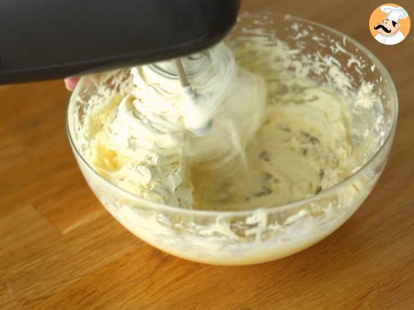 Bûche de crêpes framboise chocolat blanc - Préparation etape 8