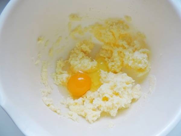 Cookies aux pralines toutes roses - Préparation etape 1