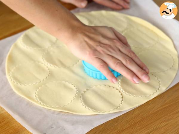 Mini galettes des rois aux pépites de chocolat - Préparation etape 1