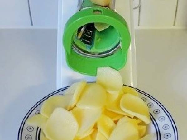 Gratin de céleri rave, pommes de terre et gorgonzola - Préparation etape 1