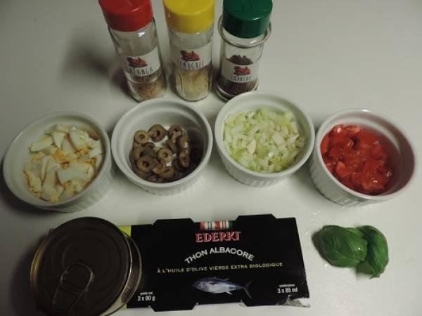 Feuilleté tressé au thon, olives et épices - Préparation etape 1